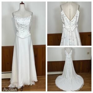 Pretty Vintage Y2K Eden Bridals Chiffon Wedding Gown!